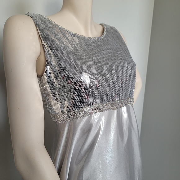 Silver sequined gown - Picture 2 of 4